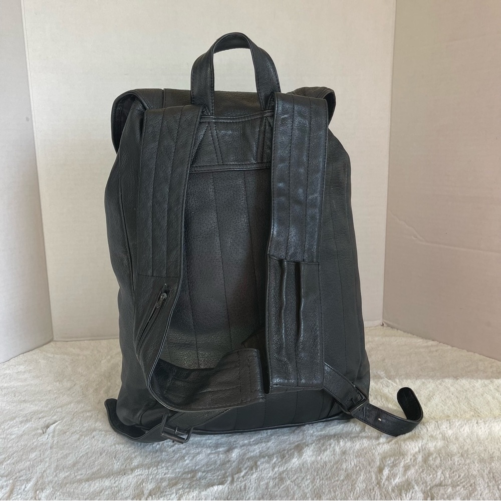 Stylish Black Leather Medium Backpack - Picture 3 of 16